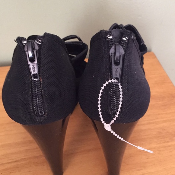 Carlos by Carlos Santana Black Stilettos Size 9.5 - Picture 3 of 4